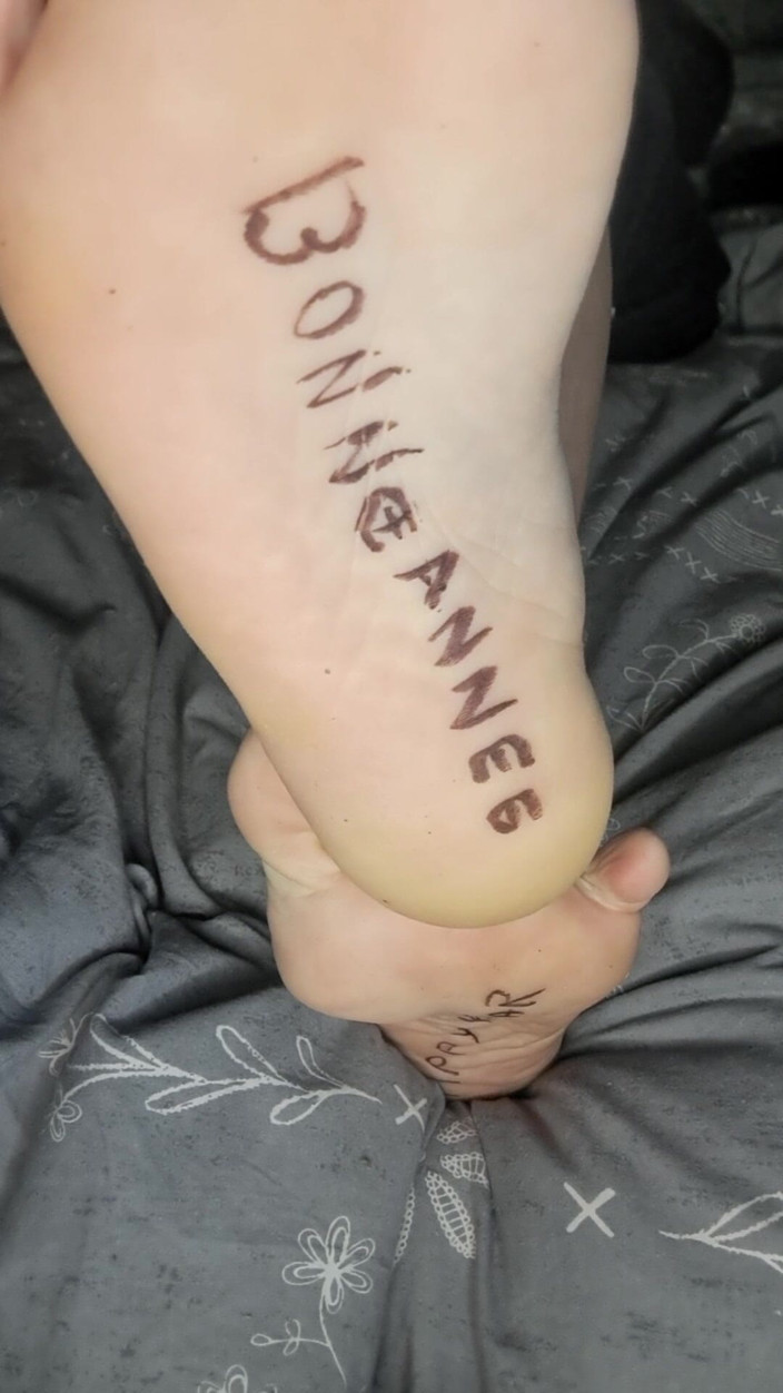 Oniasura: Enseño Mis Pies Y Me Masturbo Para El año Nuevo