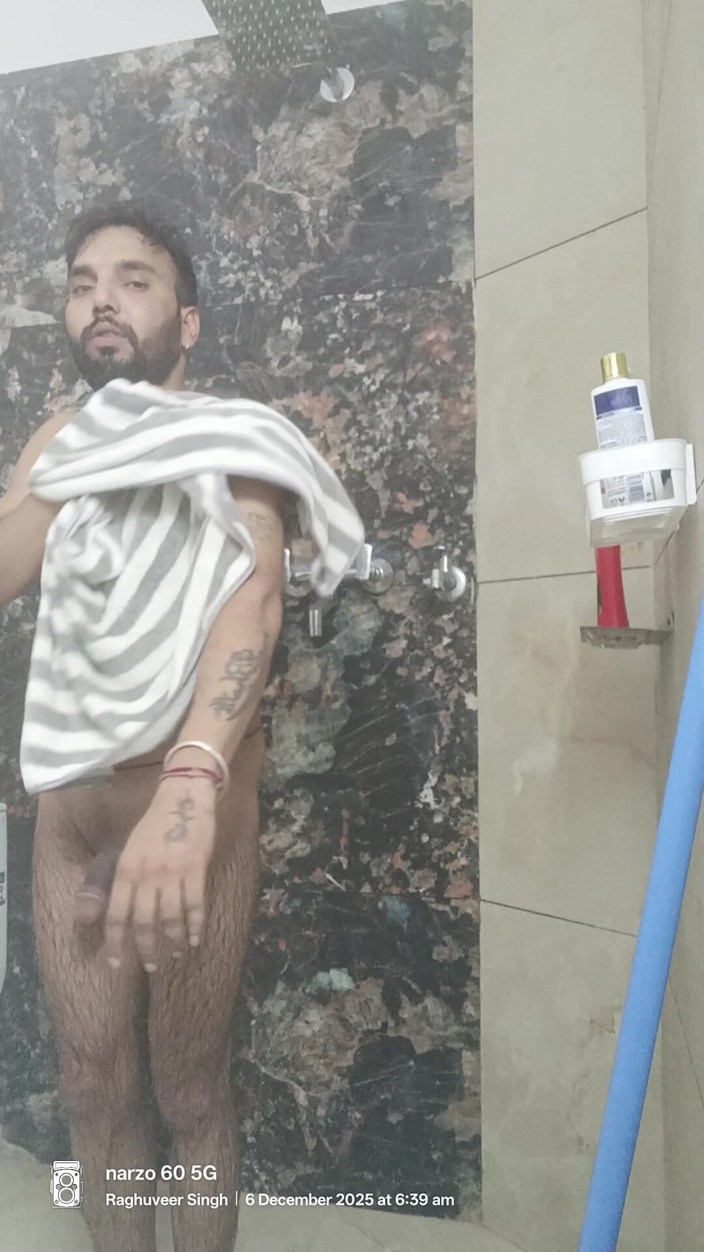 Rajasthani-old-lover: Indický policista ve sprše