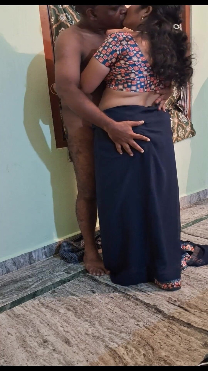 Sexy sindu: Istri nakal lagi asik sama tetangganya pakai kain sprei