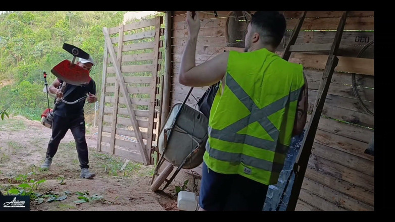 anthony albuqurque: The Boss and the Employee the Employee Finishes His Task...