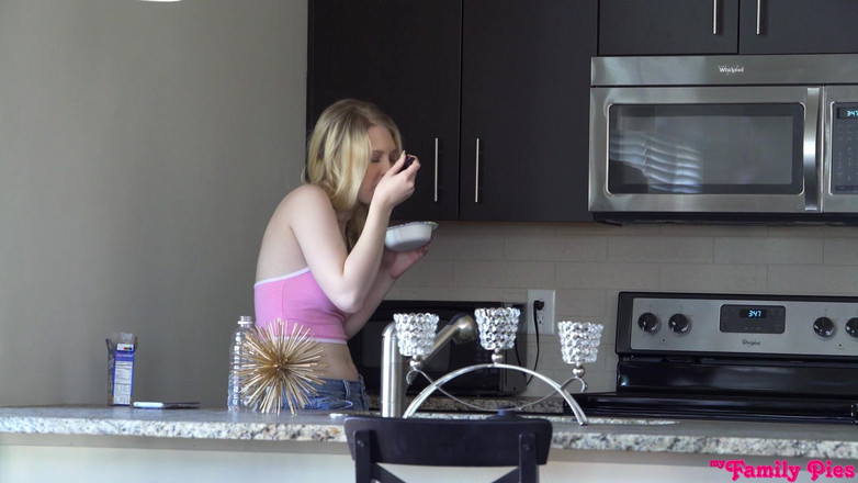 My family pies: Stepfamily Creampie - S2:e6