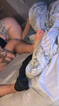 Ero stupido, ho avuto un rotolo in bocca e nella mia figa fino a quando non sono venuto