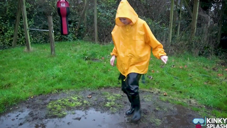 UKCuteGirl Lucy Lauren: Slippery Pvc Garden Wank Hose, Mud &amp; Shiny Rubber Waders