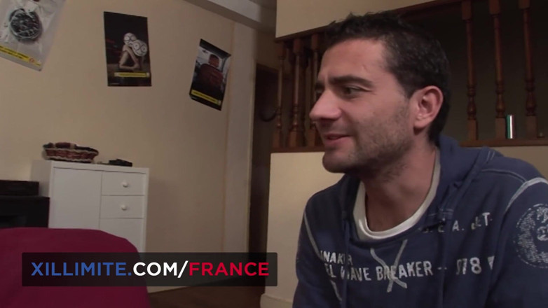 Made In France: Büyük memeli sarışın ve esmer bir kadınla grup seks