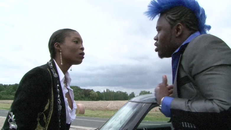 Videos Francaises: Une poupée française noire à gros nichons aime le sexe anal...