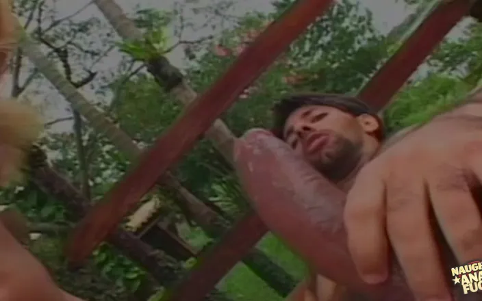 Naughty anal fuck: They Were Banging Outdoors and She Gave Him to Fuck...