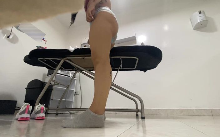 IRINA 69 STAR: Cameră amatoare a înregistrat o asistentă în birou (sexy)