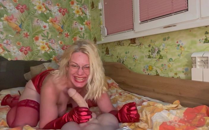 Putarankahotmilf: Ta belle-mère est une star du porno et va te...