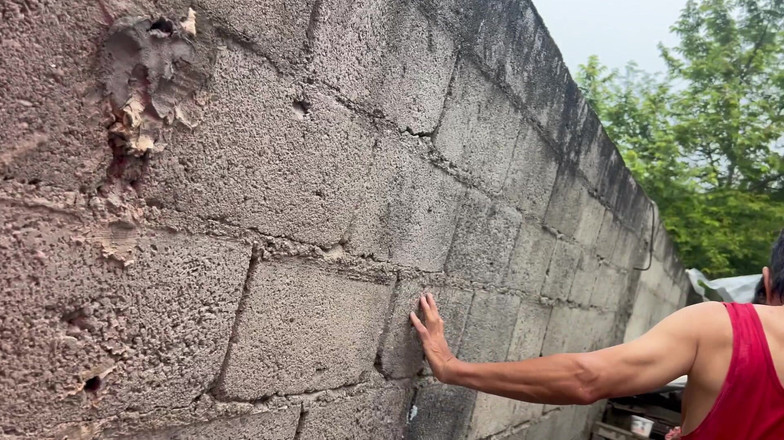 Lady: La matrigna tettona scopa il giardiniere anziano della tenuta