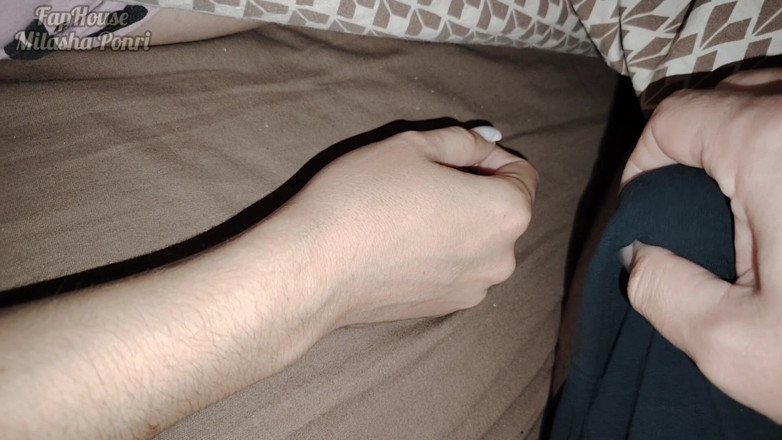 Milasha Ponri: sauteli bahan ke haath men dik ko chhuaa