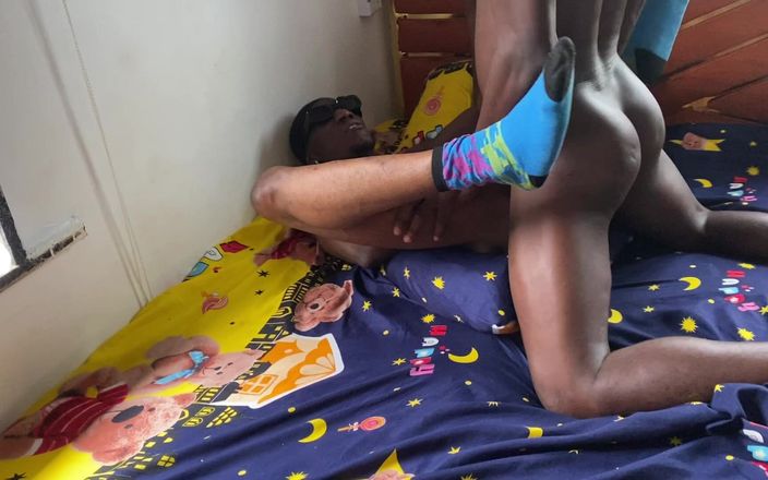 BlackDanie_production: Ia-l pe tati ăla bussy