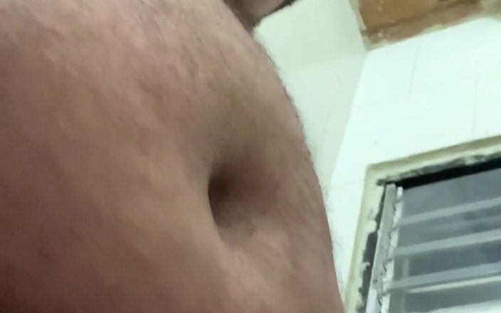 Ksanchez1203: Ayo ambil susuku, aku lagi mandi bareng