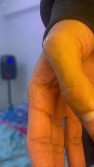 Andres ZP: Andreszp在他的卧室里射精