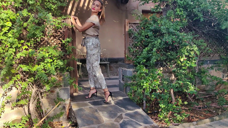 Goddess Lena: Bahçemde bana hayran ol