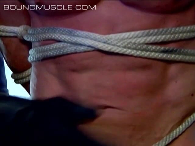 Bad boys bootcamp: Mencuri air mani dari derek berotot