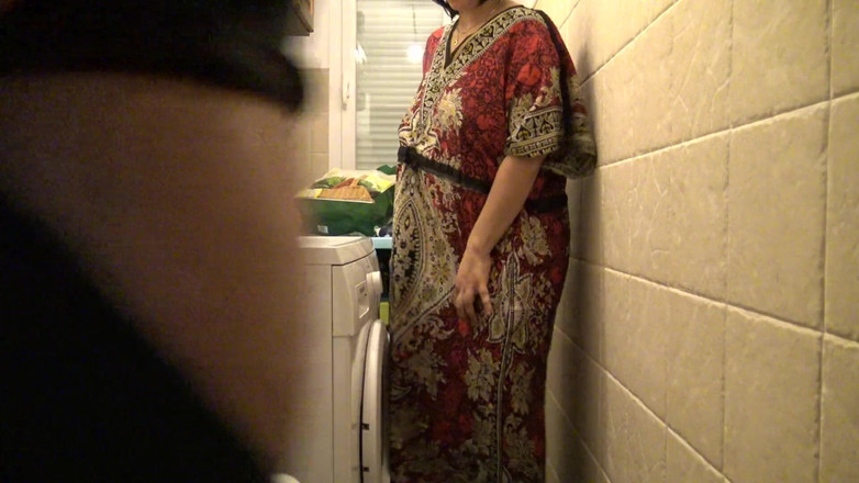 Souzan Halabi: Kongkek dubur amatur Iran gaya doggy