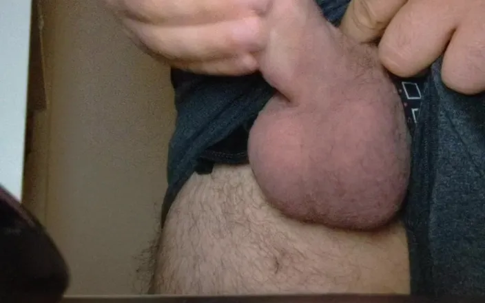 Amreis: Night Is the Time to Jerk off and Cum.