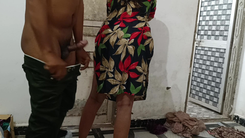 Bhabhi UP: 今日は義理の兄さん、義理の兄さんが出かけたから、すぐにたくさん一緒にしてね。
