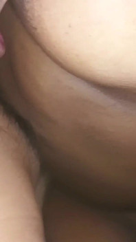 India linda cachonda casada montando una gran polla y haciendo un video de sexo desnudo completo a media noche en farm house