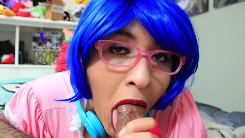 VickyVixen: 그녀의 우유 스미트 패러디를 원하는 Kitty