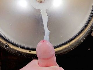 Delight: Meer dan 60 spuiten jongen sperma