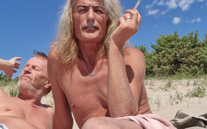 Gigi and David: Sex show stripchat, nudisti spiaggia, shemale e guy, Gigi e...