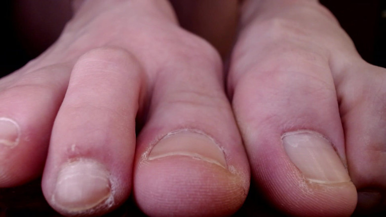 Abby Anna: Lange tenen geen nagellak