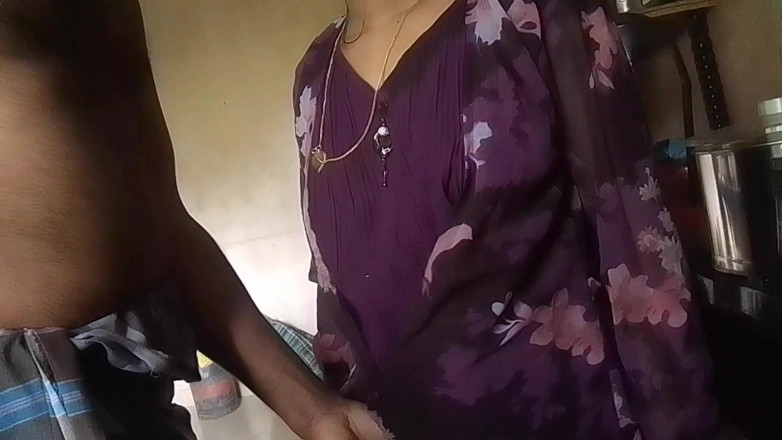 Bijukumar: bhaartiy ganv ka jora kichan men seks kar raha hai