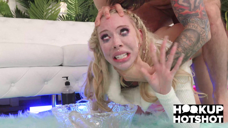 Hookup Hotshot: Perverted Supermodel Cassidy Luxe Hooks up with Nade Nasty!