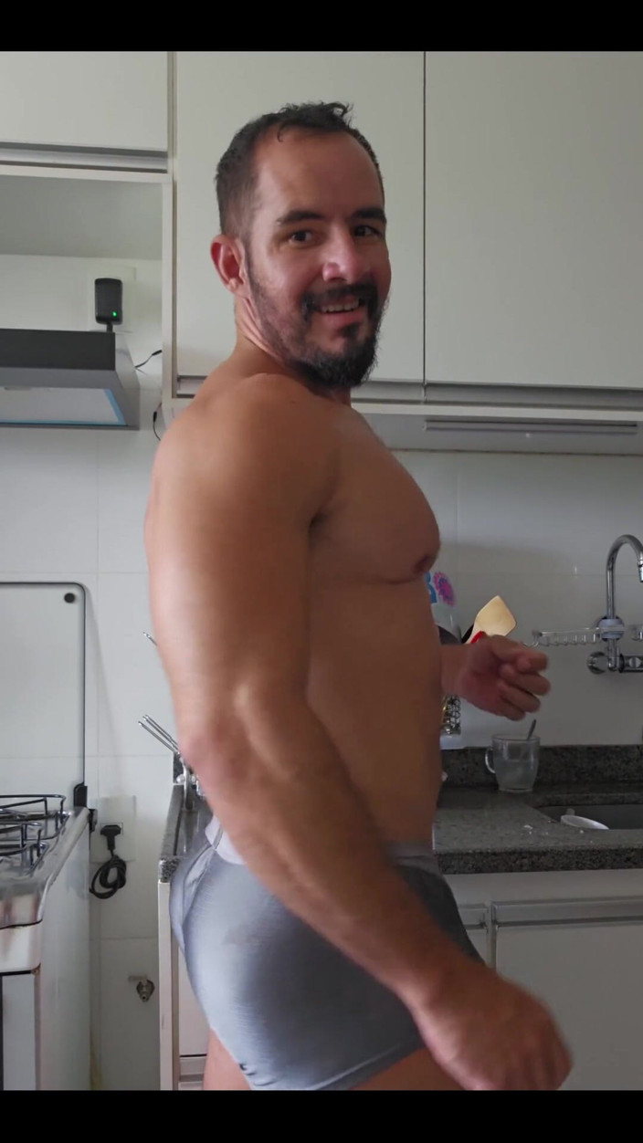 TPOWERX: Cazzo gigante in biancheria intima