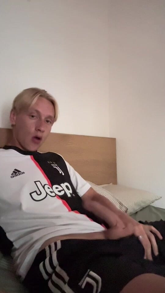Axton Drake: Soccer bro geil masturbiert