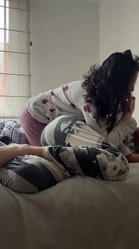 Sex de dimineață între lesbiene