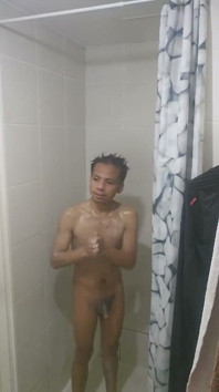 Pinoy Twink Get Hard Under the Shower