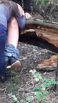 Dua lesbian lagi asik di hutan - ilusi lesbian