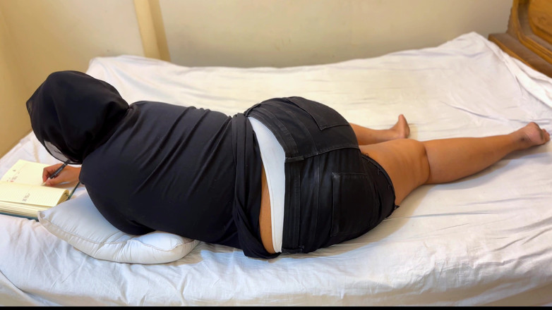 Aria Mia: Pomáhám své 18leté teen sexy dívce šukat, aby splnila její sexuální potřeby šukáním