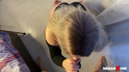 Kiara Hills: Blondynka ssie kutasa i doggystyle, dostaje spust na dupę