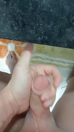 Gokmen Yaman: Murray Yaman masturbeert solo in de badkamer terwijl ze zijn...