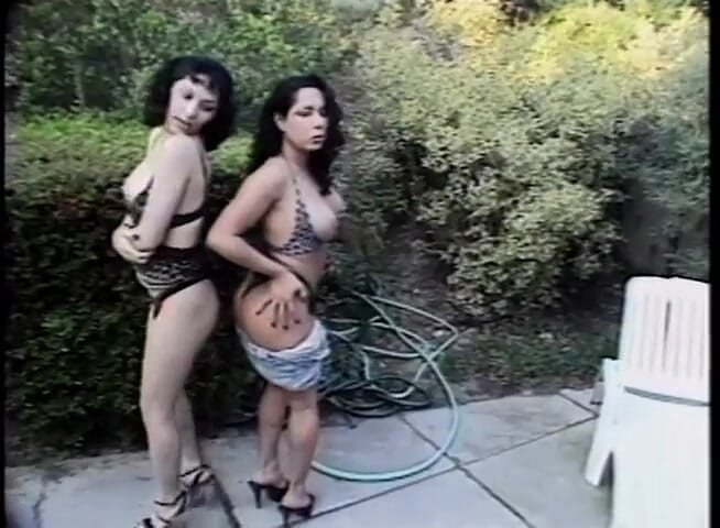 Shemale World: Fodendo a bunda de uma transsexual na frente da minha...