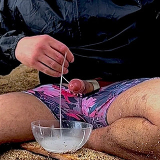Hyperspermia: Jsem na pláži a sbírám veškerou ejakulaci do misky