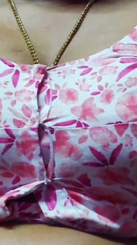 Cea mai sexy indiancă desi bhabhi îl seduce pe Devar ca să o facă sex.