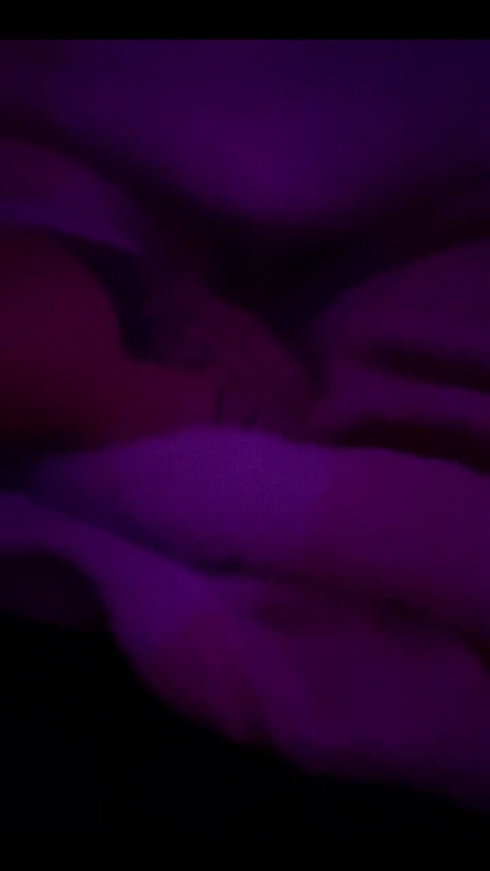 Lil Puddles: 내 클리토리스를 가지고 노는 사랑