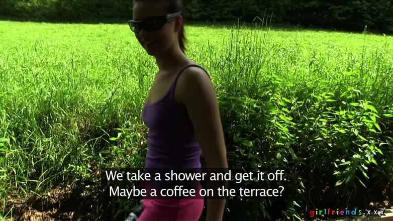 Girlfriends XXX: Girlfriends XXX - Piękne lesbijki palcują się w wannie