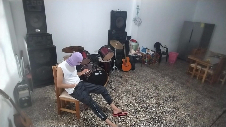NEGRITA SEXY: Aku lagi asik masturbasi di ruangan kelas sambil berfantasi untuk...