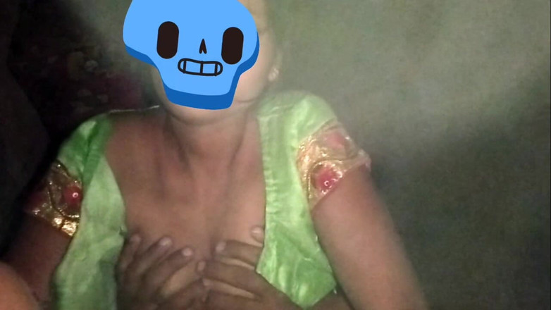 hotsimran70: Villaggio bhabhi grandi tette cazzo duro notte intera