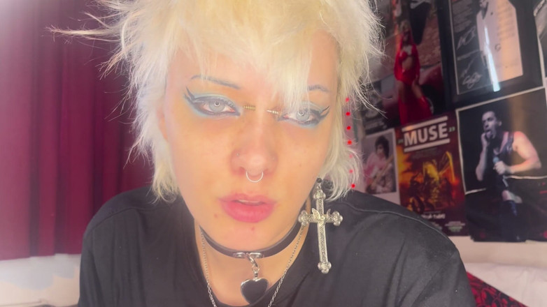 Glitterqueen1999: 2 छोटे आदमी मेरी ठग में चूसते हैं! जाइंटेस निगलना