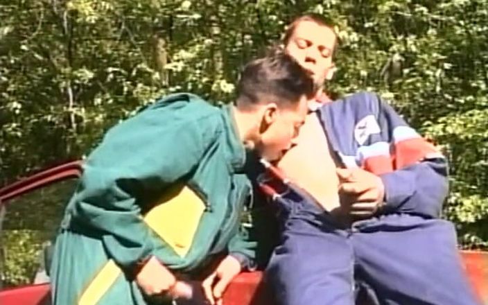 Gay 90's Vintage Porn: Bărbați care savurează gusturi erotice # 5