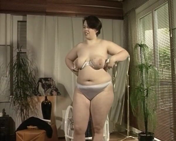 YOUR FIRST PORN: Ich Liebe Meinem Körper - Nadine in Softclip