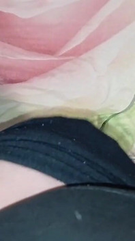 当我的继母用穿戴式假阳具狠操我的继妹时，我观看并自慰