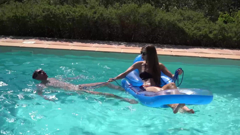 Kinky Mistresses: Swimming