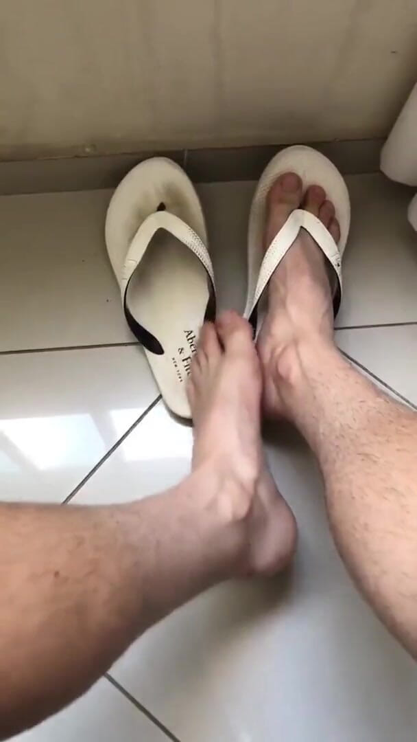 Riu Melo: Abercrombie &amp; fitch: foot worshipped